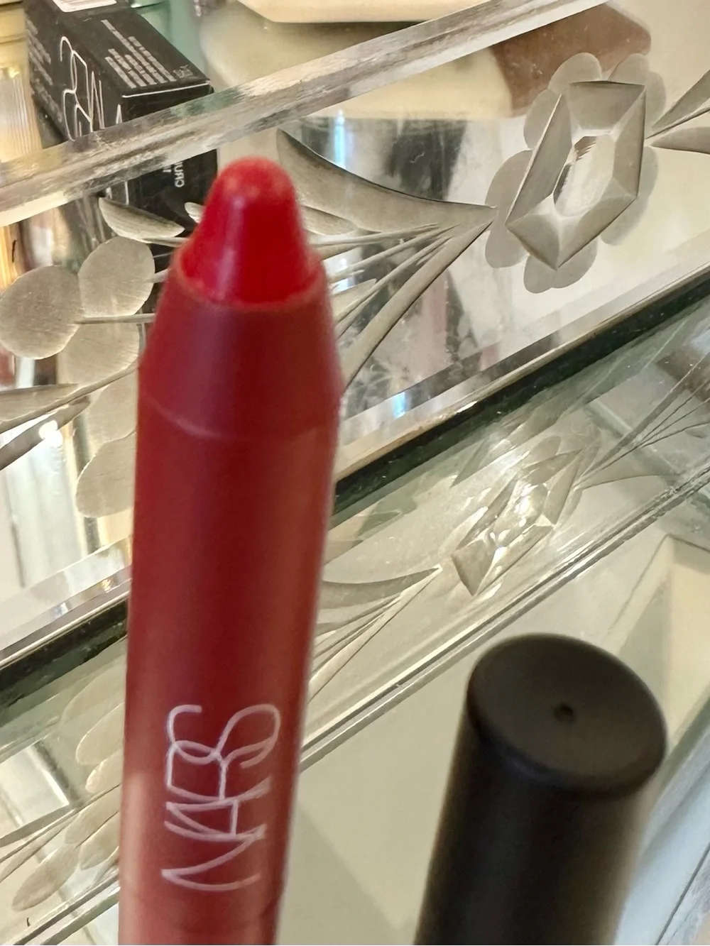 New NARS Lipstick Pencil “Cruella” Mini